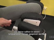 HUNT4K Hahnrei für Bargeld erlaubt dem Jäger, seine Freundin im leeren Fitnessstudio zu ficken 2/16