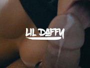 Lil Daffy loira com peitos perfeitos lambeu meu pau até me fazer gozar
