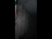 Nos subimos a escalera de casa abandonada y mi vieja me hace tremenda mamada, casi nos descubren 7/16