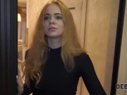 DEBT4k La baise est une punition qui attend la serveuse russe bouclée 1/16