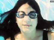 Hands in panties and rubbing in the swimming pool 16/16