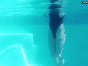 Hands in panties and rubbing in the swimming pool 9/16