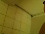Follando en baño público (2/2)