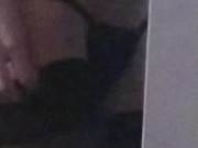 Снял проститутку шлюху и трахаю её на кровати с пробкой в попке и в чулках 1/16