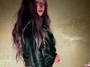 Rock Girl Likes to caress her holes after the concert - butt plug 1/16