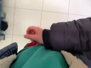 Geiler riskanter Handjob im Supermarkt - Public :P 10/16