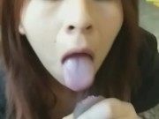 chupando verga y leche del amigo chapulín de mi esposo, me llena la cara de semen 11/16