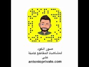 بائعة الألبسة تغلق محلها لتبلع زبر عربي على راحتها 6/16