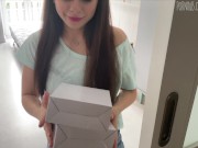 sexy client gave a great tip to the delivery man 1/16