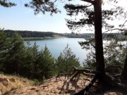 Узенькая дырочка принимает кулак 1/16