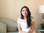 Amelyia reitet ihr Lieblings-Toy 12/16