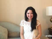 Amelyia reitet ihr Lieblings-Toy 16/16