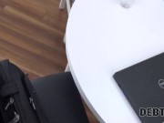 DEBT4k Sex mit dem Stier hilft dem tschechischen Schuldner, teure Sachen zu behalten 7/16