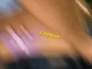 gatita tomando leche en el parque 5/16