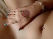 Je me caresse des  à la minette 😜 8/16