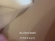 オナニーしながらフェラチオするのが大好きと言い切るスケベな人妻♡大股開きでお口からおチンチンを離さない♡ 1/16