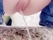 オシッコが我慢できずビルの片隅でこっそり❤️誰かきたらどうしよう💦【日本人素人HENTAIカップル個人撮影48】 4/16