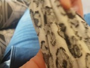 Padrona Darkshine masturba il suo schiavo con un calzino e lo fa sborrare nel calzino (da Onlyfans) 14/16