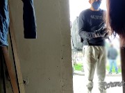 El repartidor trae mi pedido, le pido ayuda y en cambio me folla muy fuerte. ¡Que perra soy! Parte 1 2/16