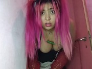 POV: Tu hermanastra te descubre masturbandote!! O: 2/16