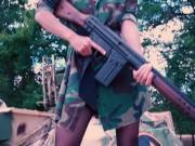 Petite exhib sensuel sur un tank 1/16