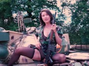 Petite exhib sensuel sur un tank 4/16