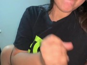 Mi amiga se sobre mi verga mientras veíamos un peli la desperte para mamarme la verga 15/16