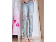 淫乱人妻が旦那の留守中にオナニーで大量潮吹きしちゃう　日本人　素人　人妻　潮吹き　スレンダー美人 1/16