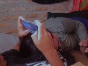 Quería chuparle la pija a mi amigo que juega free fire 4/16