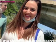 Ava Moore - Extréme Exhib et baise lesbienne avec Jade Latour devant les automobilistes - VLOG PORNO 9/16