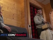 Après-ski sexy in the chalet 3/16