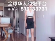 穿着漂亮的裙子做爱 1/16