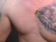 cogida en el baño mientras se aceita su cuerpo. 14/16