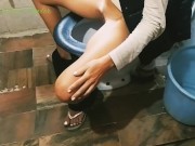 Male & Female Pissing Together in Toilet 16/16