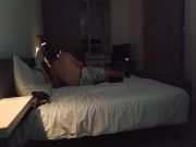 Je rentre dans la chambre d'hotel et ma femme est au lit avec un autre homme 1/16