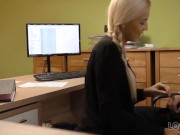 LOAN4K Hottie usa il suo corpo per fare un accordo per un prestito con la banca 7/16