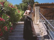 Striptease durant un photoshoot en extérieur 15/16