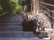 Striptease durant un photoshoot en extérieur 16/16