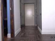 DEBT4k Un débiteur étonnant attache les mains d'un mec avant de baiser la chatte 2/16