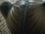 Не дошли домой. Минет в подъезде. Блондинка. Кончил в рот. Проглотила все. Громкий стон. Школьница. 16/16