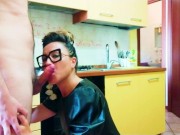 Pipe francaise amateur - La fille porte des vêtements de marque, il les ruine avec son sperme 6/16