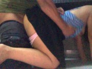 Vecina casada me presta mi computador y aprovecho para menear mi verga a sus espaldas 15/16