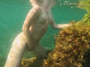Slim girl swims naked in sea and masturbate her pussy 12/16