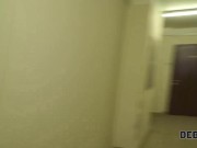 DEBT4k La fille n'a pas d'argent pour payer une dette et le collectionneur la baise 2/16