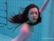 Pink swimsuit babe with tatts Roxalana Cheh underwater 12/16