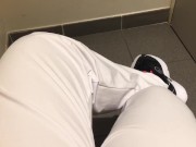 Une petite faim ? L’infirmière tire son lait ! 1/16