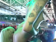 Dos goticas follando en vivo 12/16