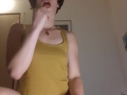 Une milf qui fait la fête dans sa chambre 3/16