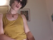 Une milf qui fait la fête dans sa chambre 7/16