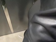 Я Насадил На Член Игривую Незнакомку С Огромным Задом В Черных Лосинах В Подъезде И Кончил Ей В Рот 4/16